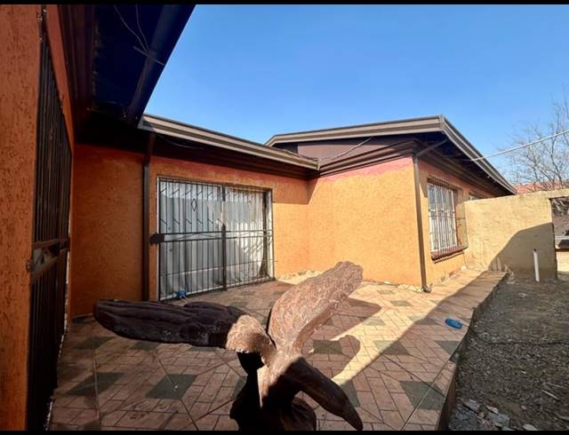 4 BEDROOM HOUSE FOR SALE IN VANDERBIJLPARK CE 4